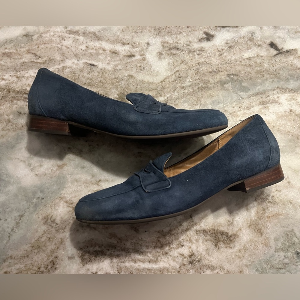 Clark’s women’s Blue Suede Loafers size 7 1/2